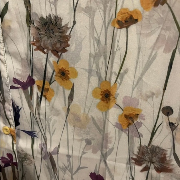 Short sleeve white blouse with wildflower print - Picture 5 of 5